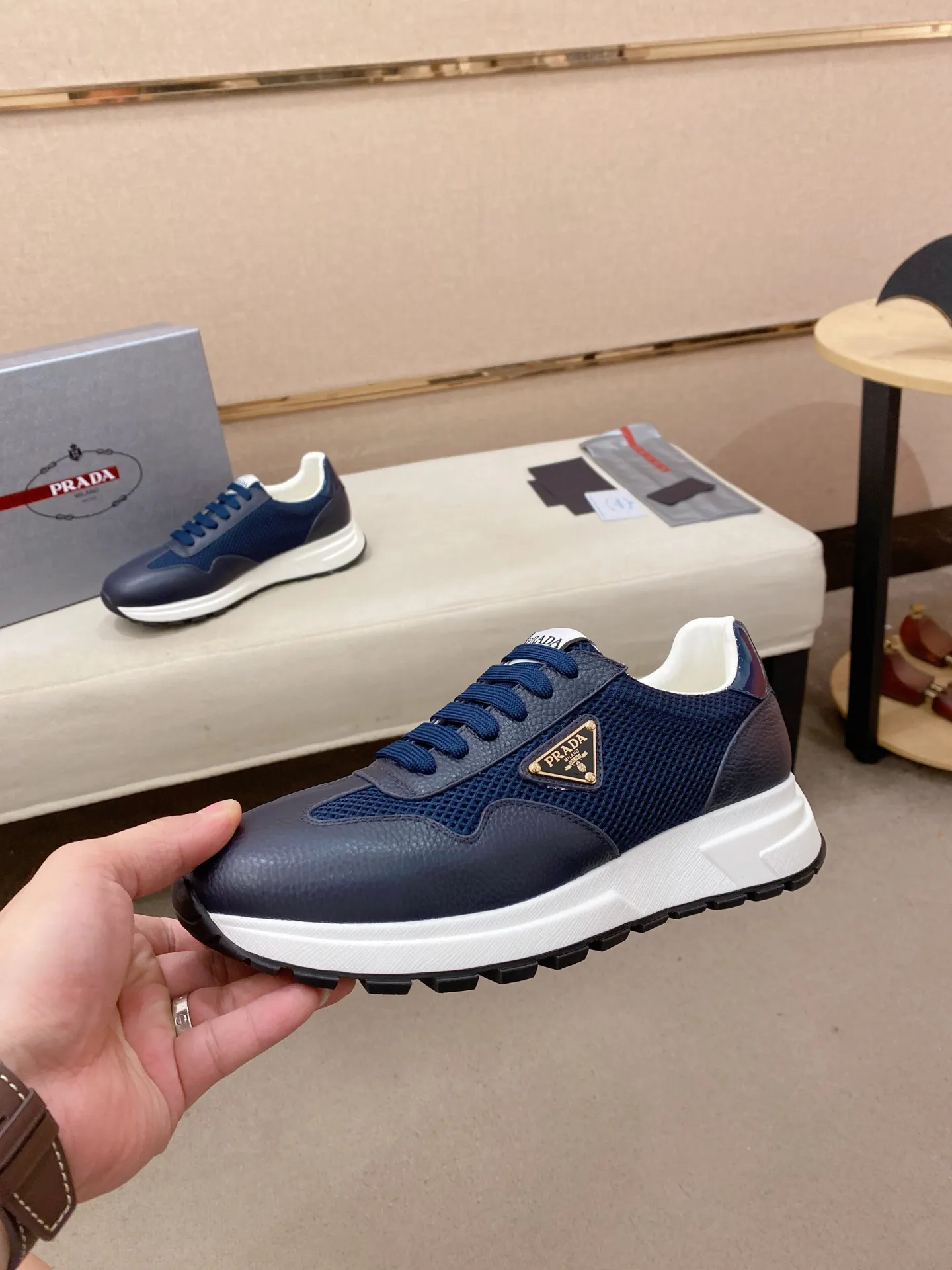 Men's shoes 💰 580💰 ✔️✔️✔️High version High-quality new PRADA (Prada) counters are launched simultaneously, new men's shoes, 😘fabrics are selected from first-layer cowhide fabrics. Lining: Imported cowhide leather lining. 👍🏿High-end☄️Open-molded non-slip rubber outsole, exquisite lines, simple and elegant, comfortable and high-end for leisure travel. Code number: 38 to 45